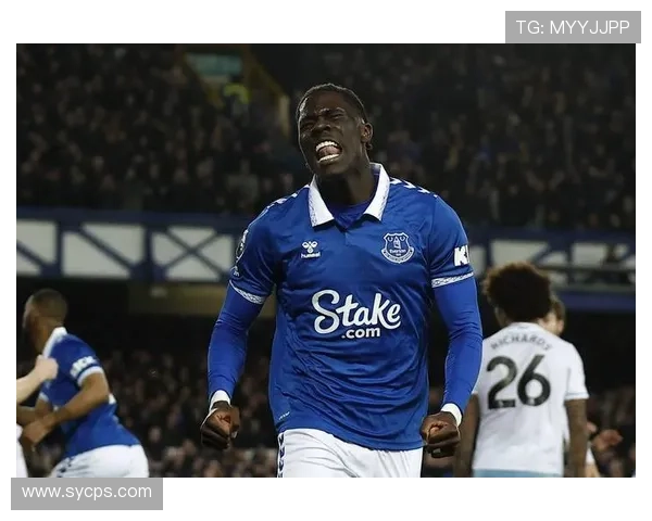 奥纳纳 vs 楚阿梅尼：新生代防守中场谁更全面